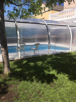  Casa Rivas con piscina abierta todo el año  Ривас-Васиамадрид